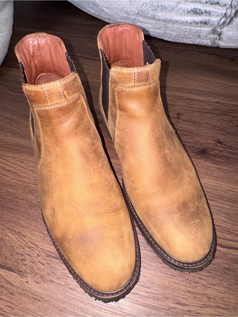 Johnston & Murphy Men's Tan Suede Chukka Boots